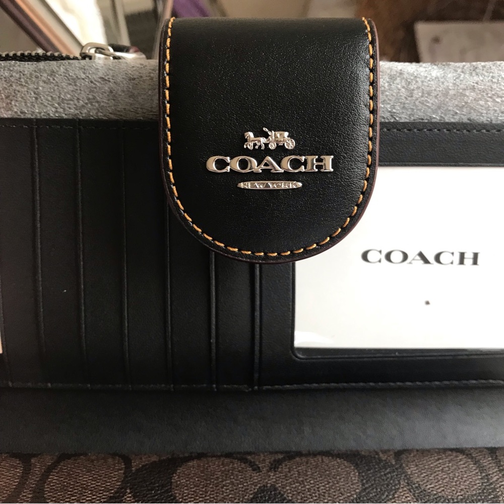 🥰 Coach Tech Wallet With Leopard Print And Signature Canvas Interior - Picture 5 of 10